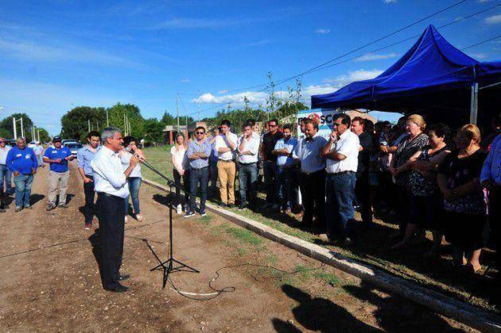 El vicegobernador inaugur el plantado de frutales en Nueva Galia