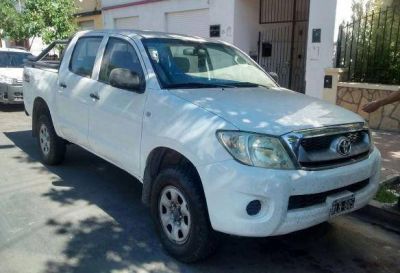 Estafaron y extorsionaron a un comerciante que alquila veh�culos de Santa Rosa