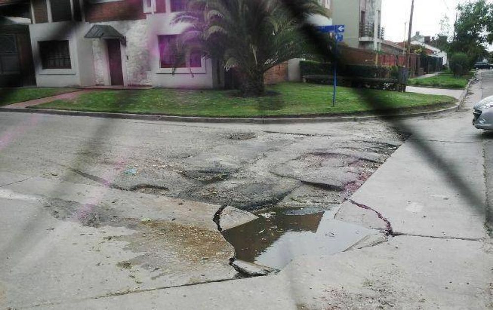 Piden urgentemente obras de bacheo debido al mal estado de las calles