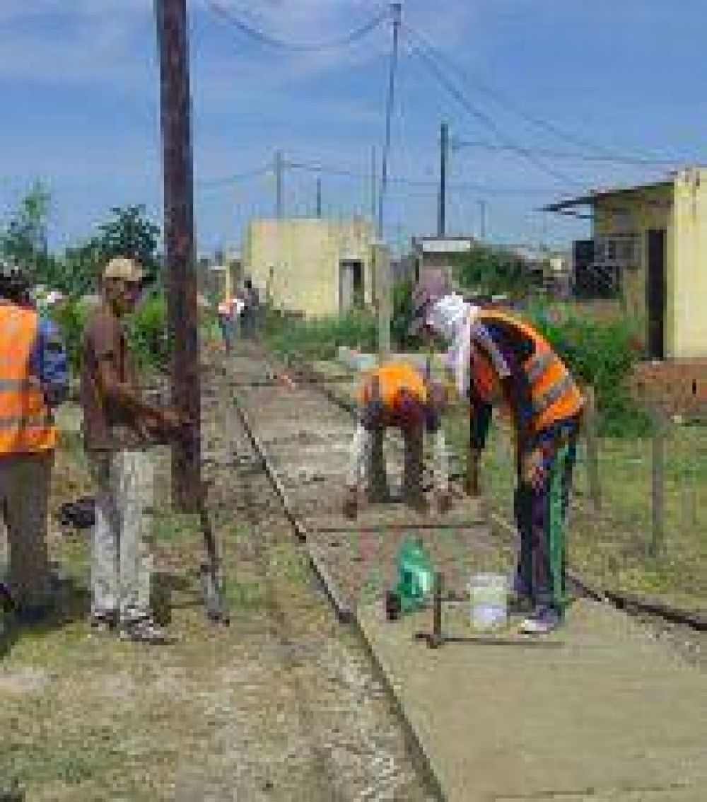 Construyen veredas comunitarias en barrios