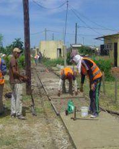 Construyen veredas comunitarias en barrios