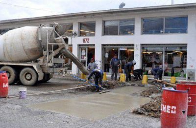 EL MUNICIPIO INTENSIFICA EL PLAN DE BACHEO APROVECHANDO LA MERMA EN EL TR�NSITO VEHICULAR