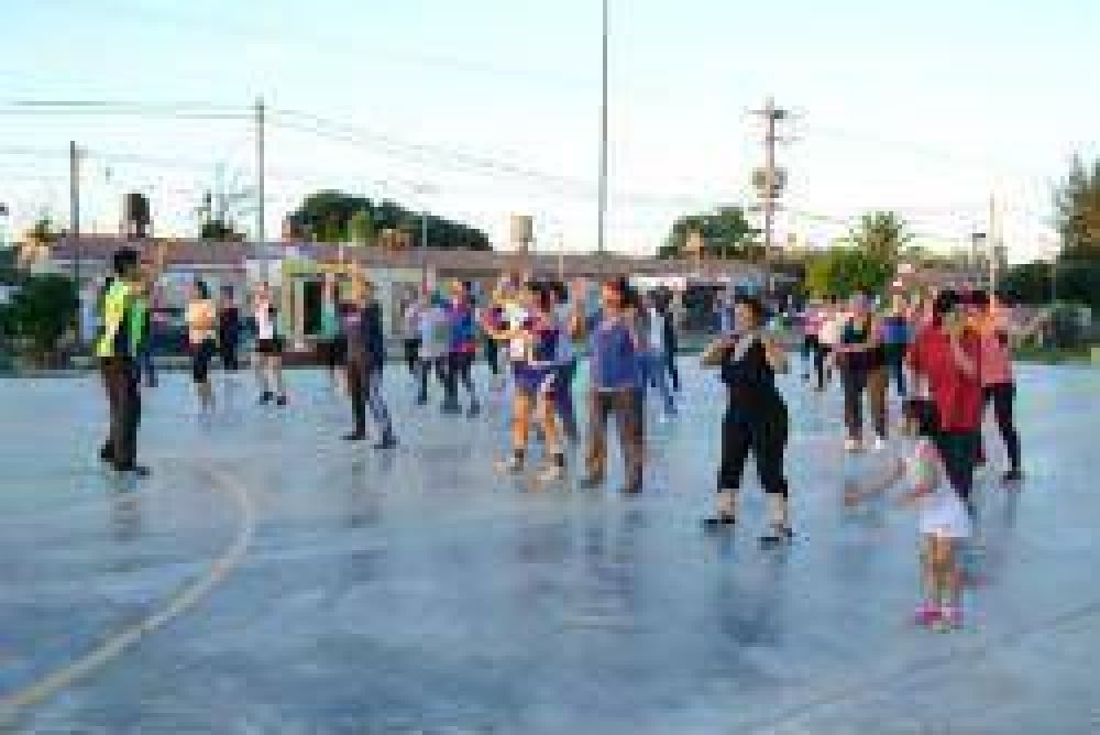 En diferentes barrios contin�an las plazas saludables de verano