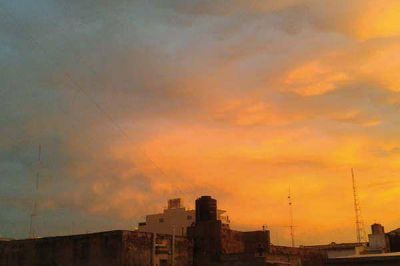 Luego de otra jornada agobiante se anuncian m�s lluvias para Santiago