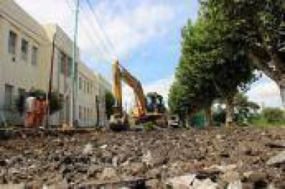 Ensenada: Comenz� la repavimentaci�n de calle Almafuerte