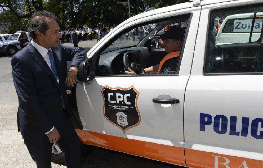 Junto a un intendente massista, Scioli llam� a la unidad contra la inseguridad