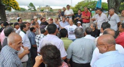 Polic�as retirados suspendieron los cortes de rutas