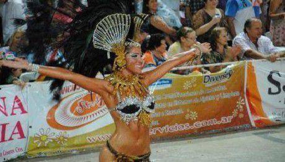 Tras una considerable inversi�n, ya se vive el carnaval en Monte Caseros