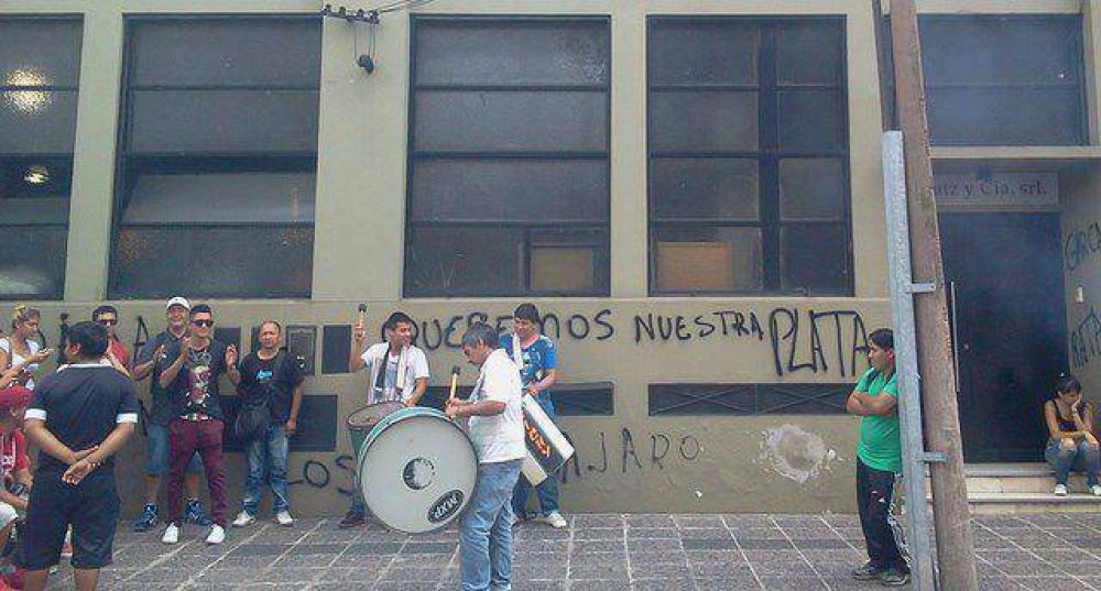 Trabajadores de la Textil Mutz de Villa Lynch denuncian despidos injustificados