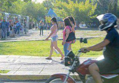 Nueva modalidad: motochorros atacan a chicas en scooter 