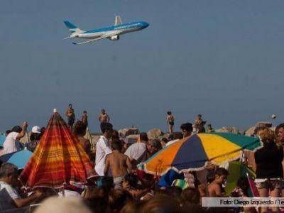 AVI�N DE AEROL�NEAS ARGENTINAS SOBREVOL� PLAYAS DE MAR DEL PLATA