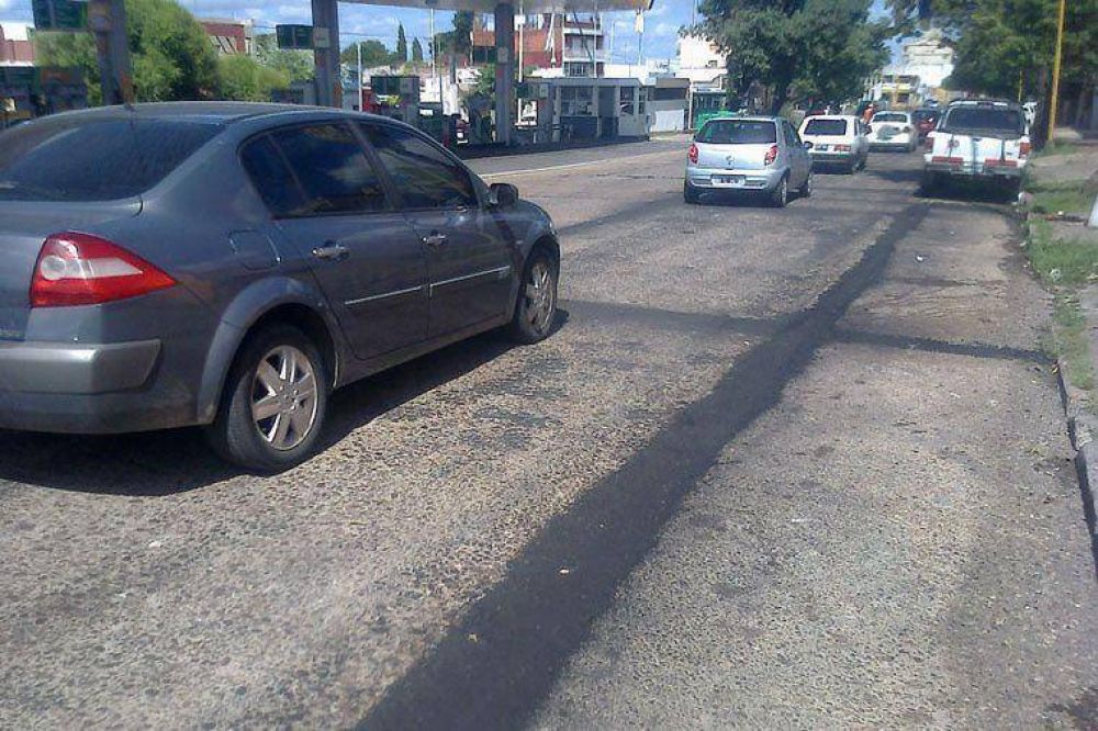 Cortan el tr�nsito en calle Cervantes