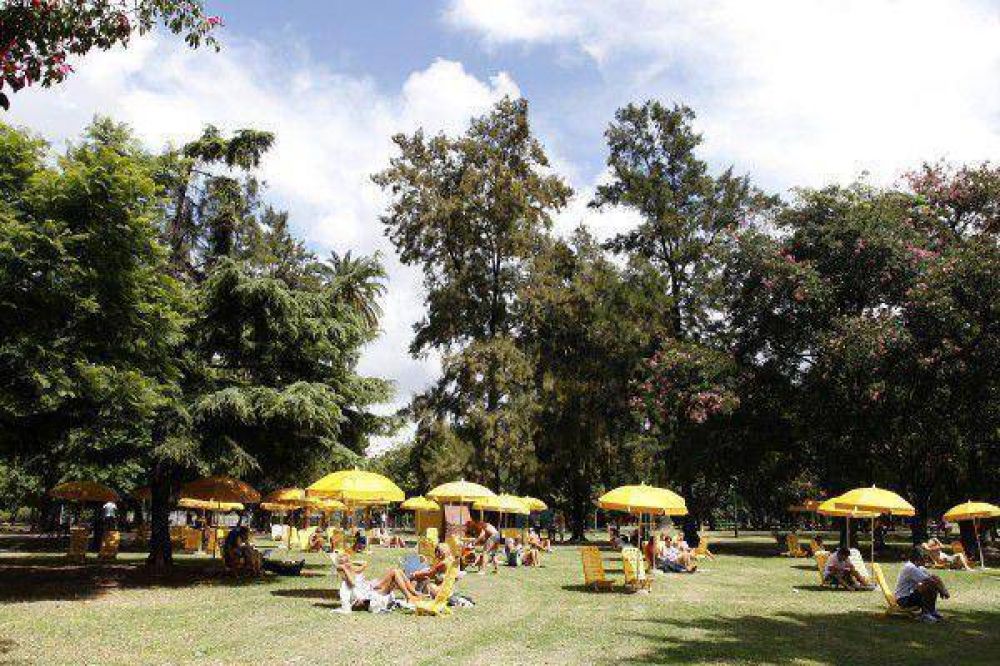 La Ciudad ofrece 11 solariums en parques y plazas para disfrutar el verano