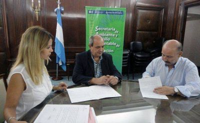 Inza firm� un acuerdo de cooperaci�n con la Secretar�a de Ambiente de la Naci�n