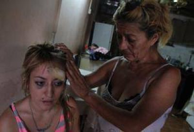 Dio una brutal golpiza a la exnovia por ir a un boliche