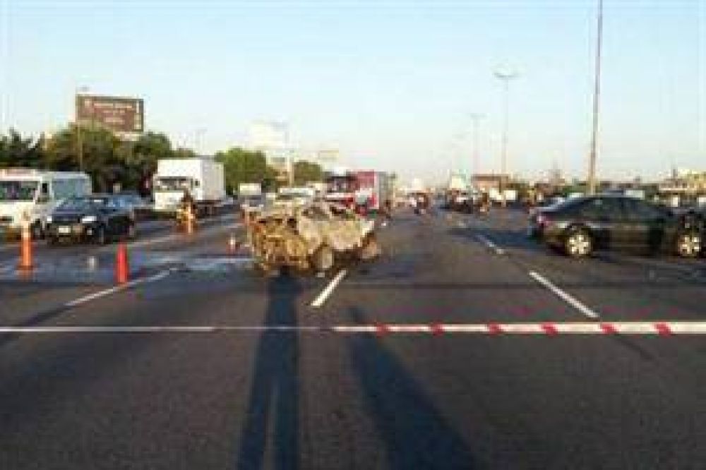 Kil�metros de cola y demoras en Panamericana tras un violento choque en cadena que dej� un muerto