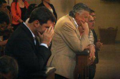 El Gobernador mostr� su emoci�n en la misa por el Terremoto del 44