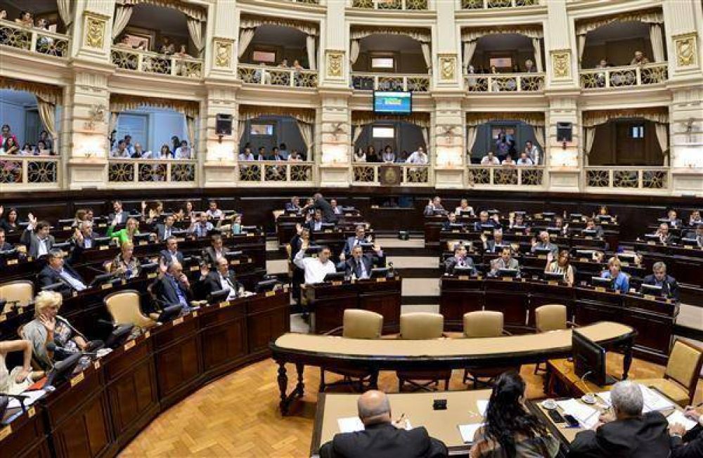 Opositores se suman al reclamo por adelantamiento de impuestos