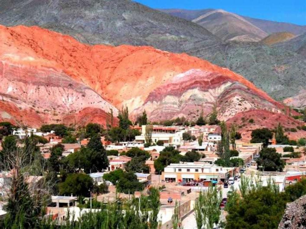 Purmamarca fue el escenario para la presentaci�n de �verano de emociones� en Jujuy