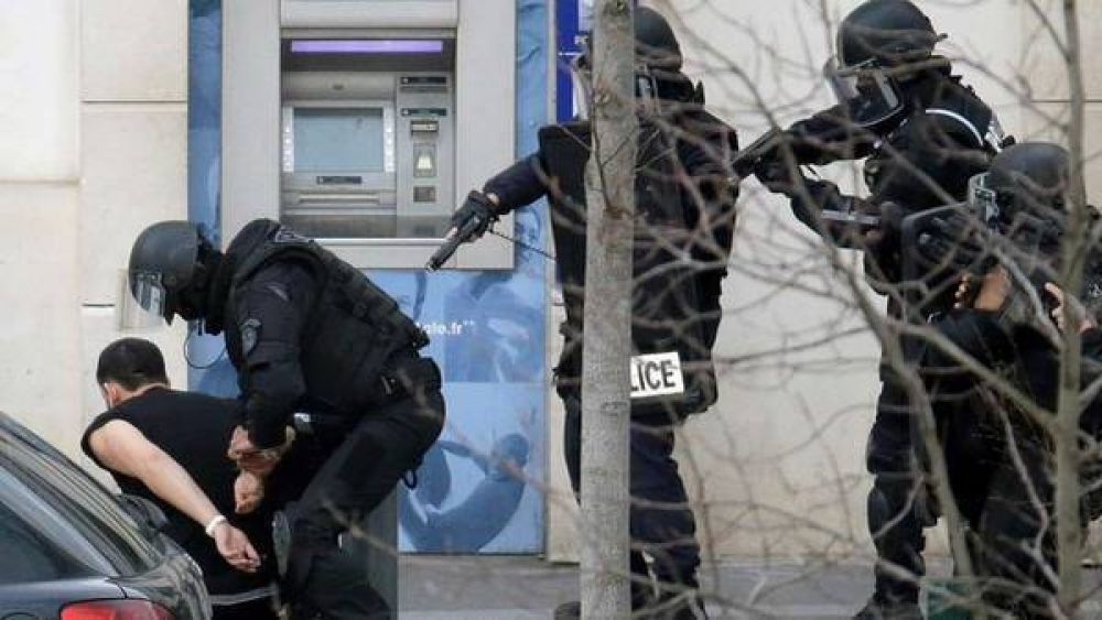Se entreg� el secuestrador y termin� la toma de rehenes en Par�s