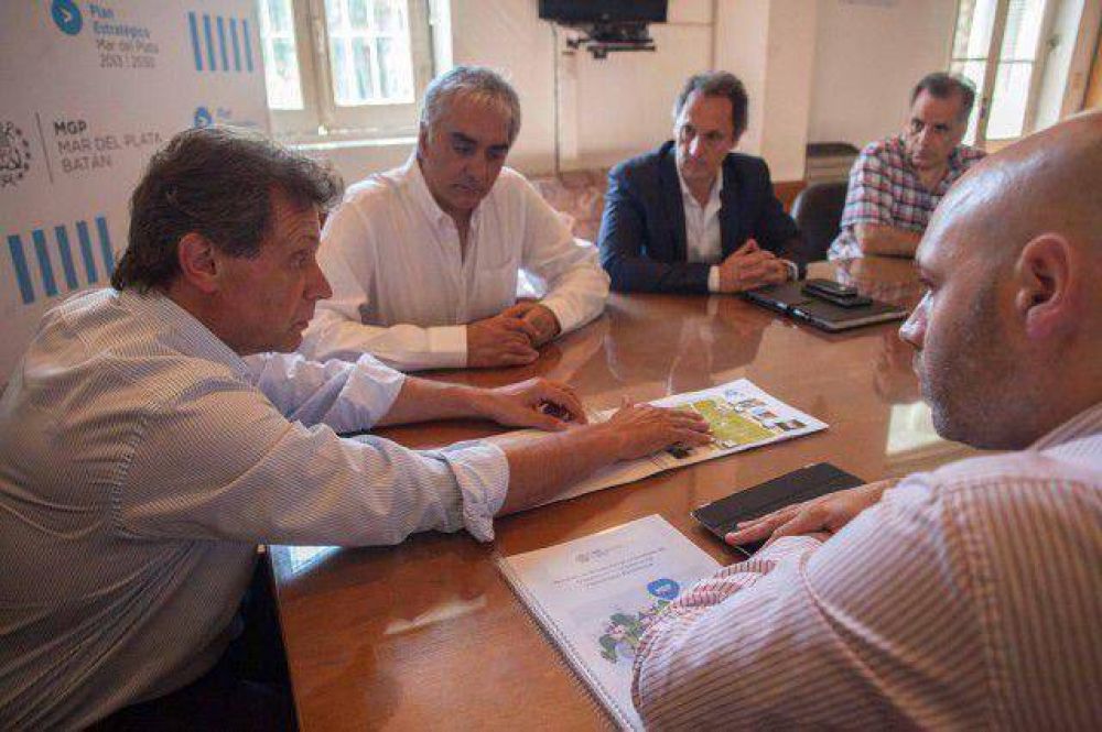 Pulti se reuni� con Santiago Montoya, titular del Grupo Provincia