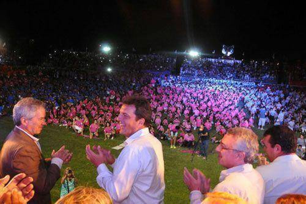 Ms de 42 mil vecinos en la Fiesta de las Colonias de Verano 2015 en Tigre 