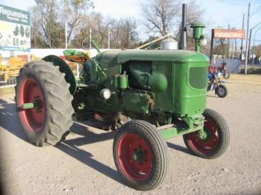 Robaron un tractor en un campo de R�o Tala