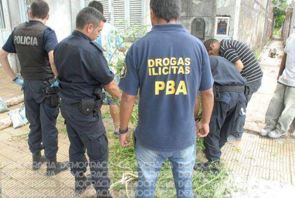 Buscaban una bici robada y encontraron marihuana