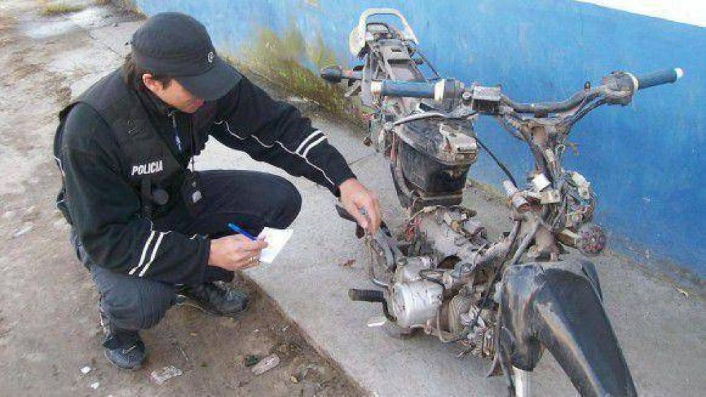 Secuestran auto y moto que ten�an pedido de captura