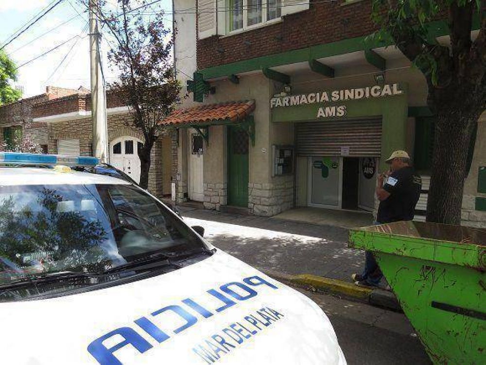 Dos delincuentes asaltaron la farmacia de Maestranza de Casinos
