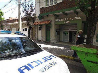 Dos delincuentes asaltaron la farmacia de Maestranza de Casinos