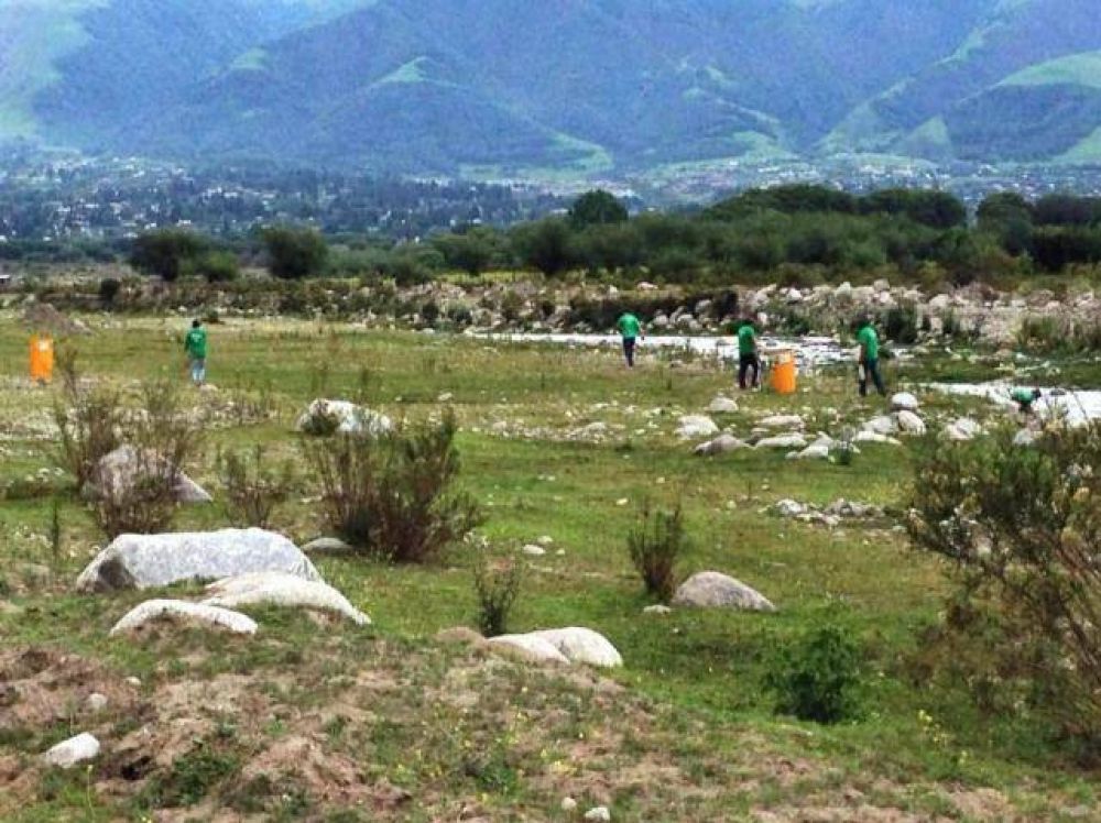 Lanzan una campa�a para mejorar la limpieza de la villa