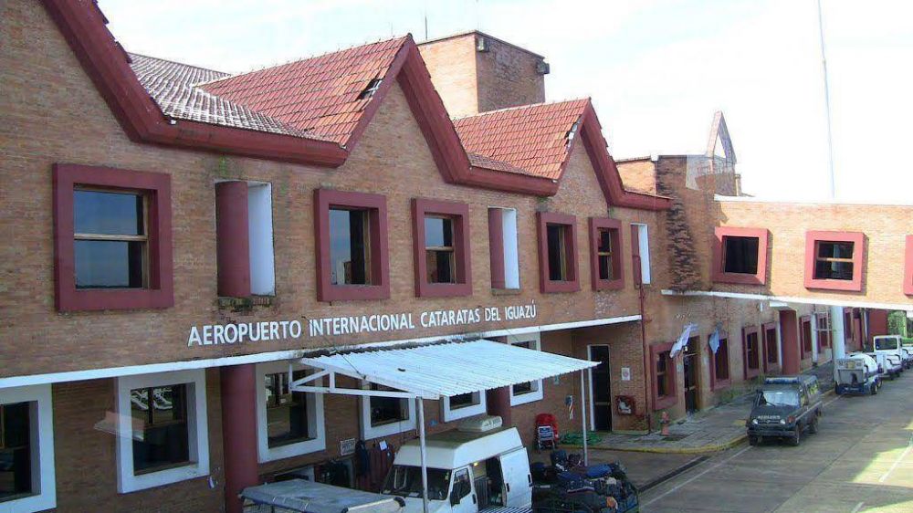 Iguaz� sin vuelos: Un rayo afect� el sistema de control del aeropuerto