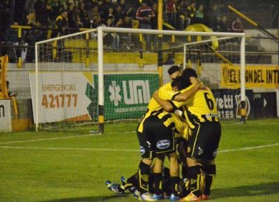 Newbery fue a buscar el partido y le gan� a 9 de Julio de Morteros 2 a 1