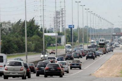 M�s de dos mil autos por hora en la autov�a 2 rumbo a la costa atl�ntica