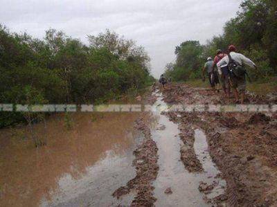 Por las grandes lluvias los caminos est�n intransitables en El Impenetrable