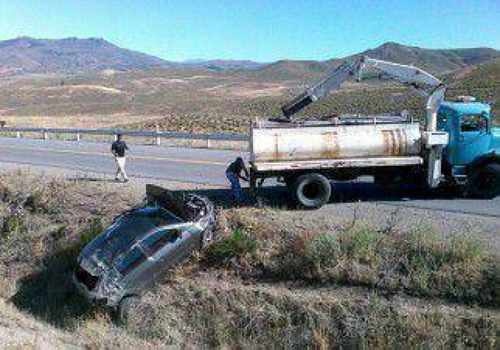 Mueren 2 mujeres en accidentes en Jun�n y El Cha�ar 