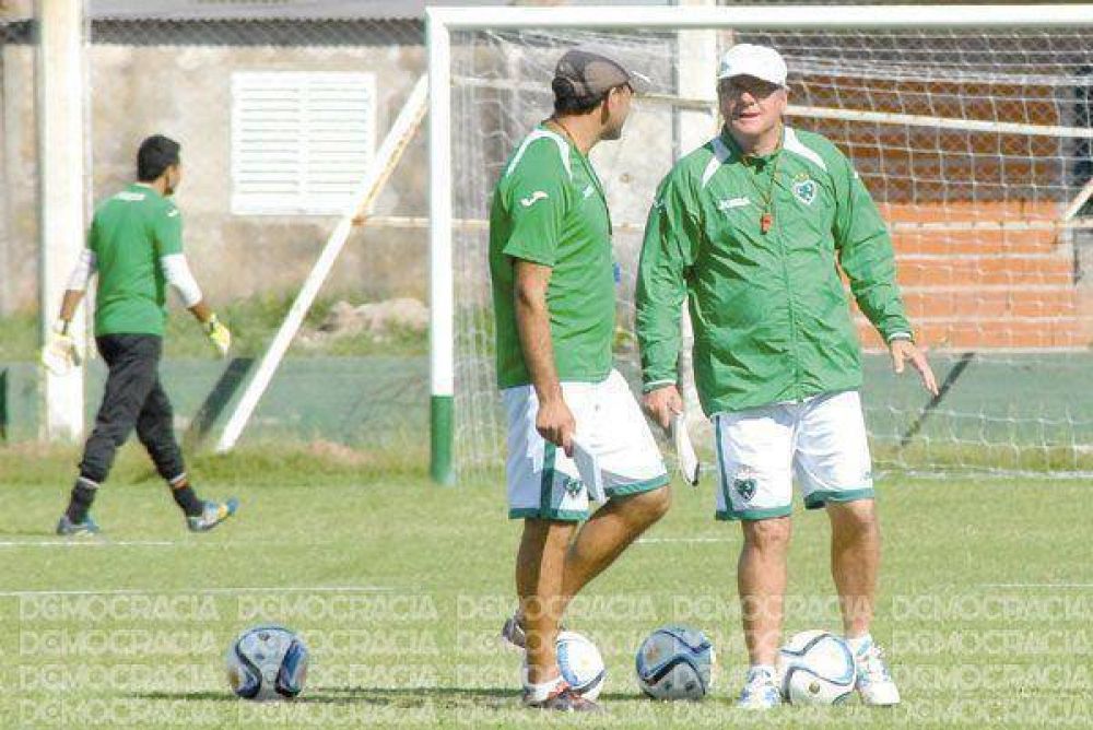 Sarmiento cerr� otra semana de trabajo con una sesi�n de f�tbol y hoy viajan a Bosques