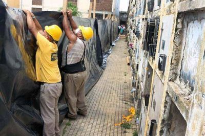 A una semana del derrumbe, el Cementerio reabri� sus puertas