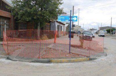 LAS VEREDAS EN EL CABO PE�AS YA LLEVAN UN 50 POR CIENTO DE AVANCE