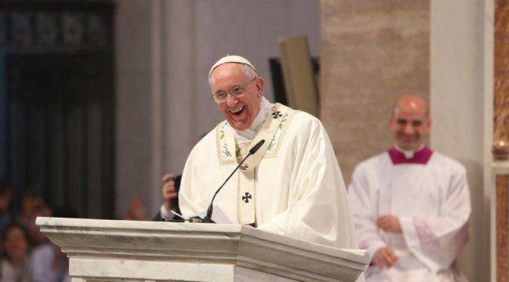Francisco es un Papa de sorpresas y Dios lo sorprendi a l en Filipinas, dice Obispo