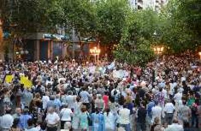 Miles de personas salieron a las calles de Mendoza y del pa�s en repudio a la muerte de Nisman