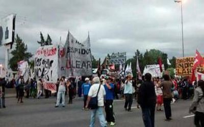 Suspendieron a los 16 reincorporados de Lear: Corte total en Panamericana
