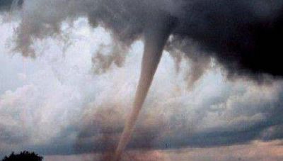 Un tr�gico tornado sacudi� al paraje San Matr�n y dej� graves da�os