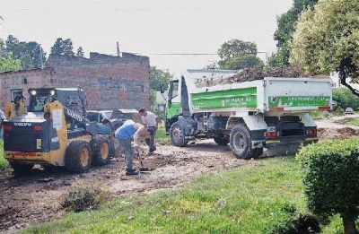 Trabajos de limpieza y mantenimiento en Padre Varela y El Ceibo