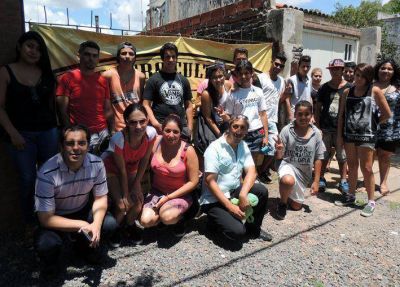 UN GRUPO DE JOVENES ZARATE�OS VISITARON EL MUSEO DE LA ESMA