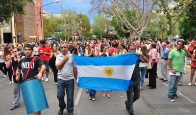Tras la muerte del fiscal Nisman, marchan en San Juan y todo el pa�s