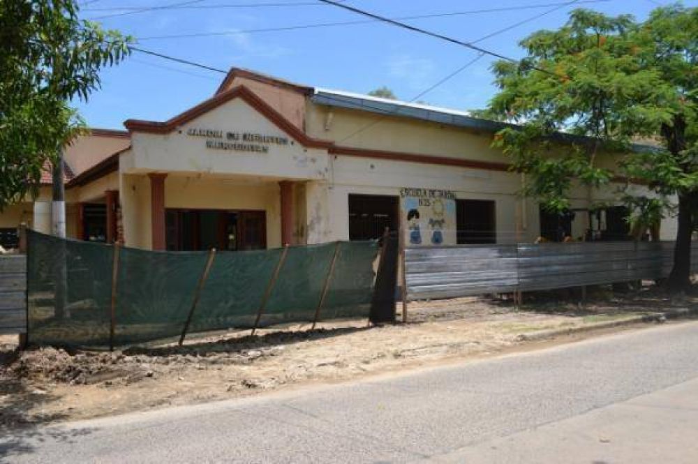 EN PLENA VACACIONES TRABAJAN EN OBRAS EDUCATIVAS