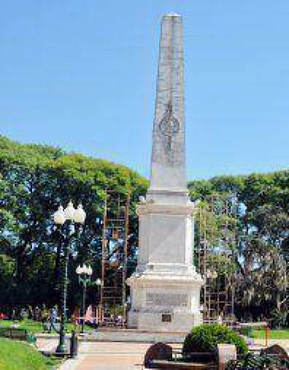Trabajos interrumpidos en la Plaza Ram�rez 