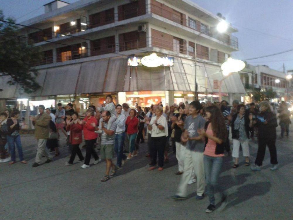 Vecinos autoconvocados marcharon: �En Chascom�s tambi�n somos Nisman� 